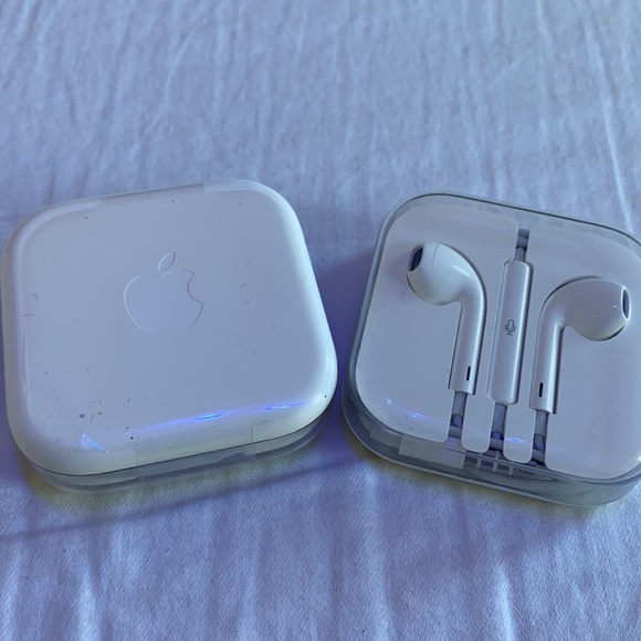 EarPods with 3.5mm Headphone Plug - Picture 3 of 6